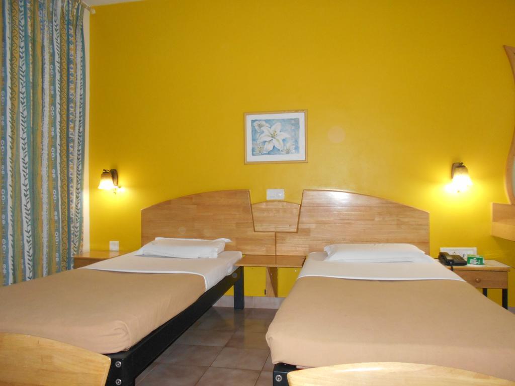 Tom'S Hotel Bangalore Room photo