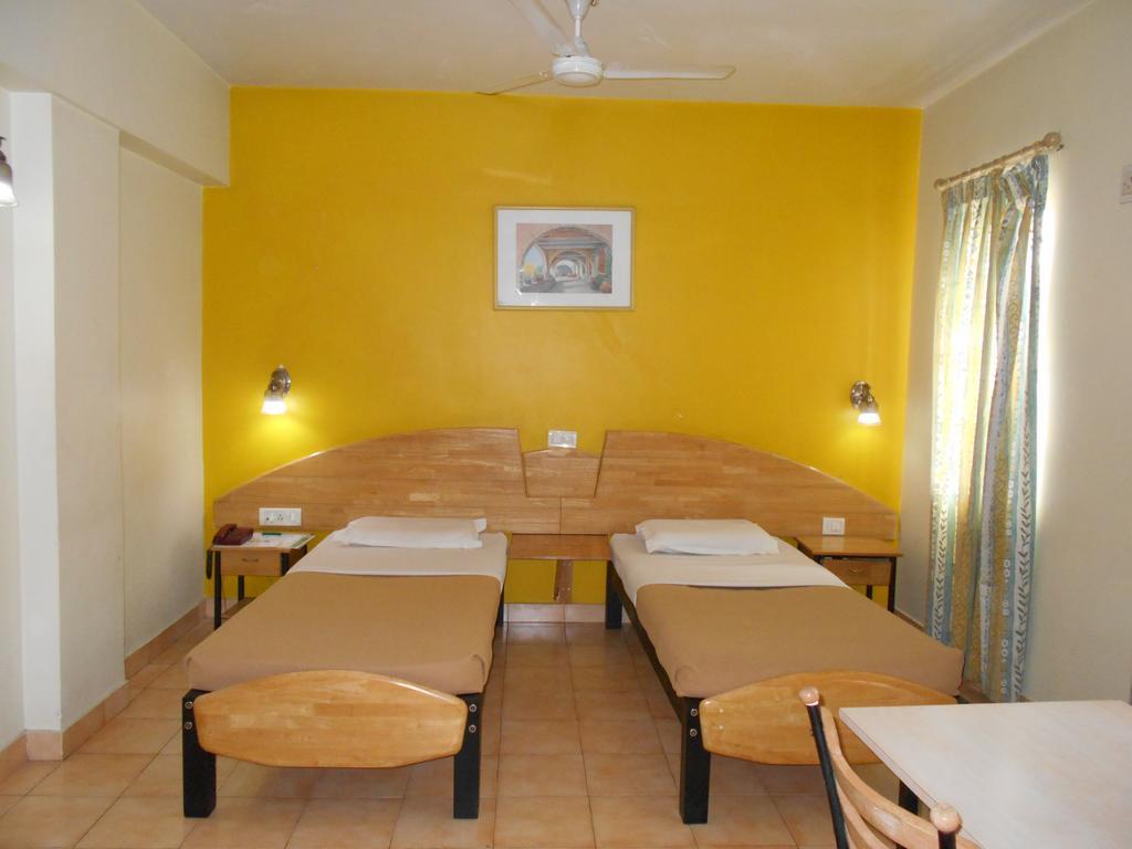 Tom'S Hotel Bangalore Room photo