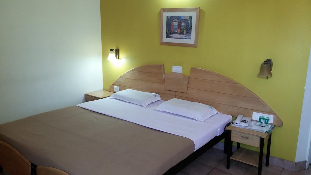 Tom'S Hotel Bangalore Room photo