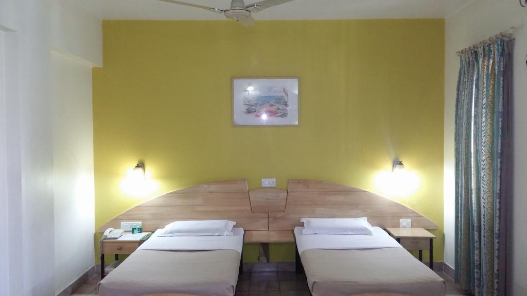 Tom'S Hotel Bangalore Room photo