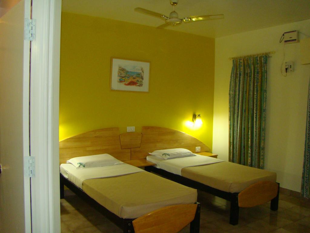 Tom'S Hotel Bangalore Room photo