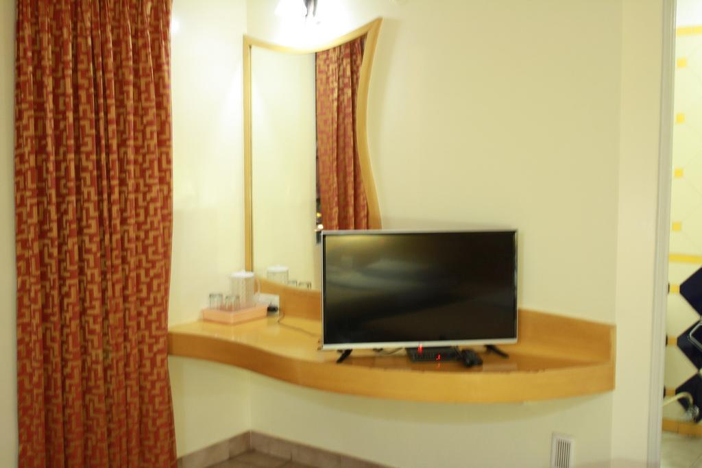 Tom'S Hotel Bangalore Exterior photo