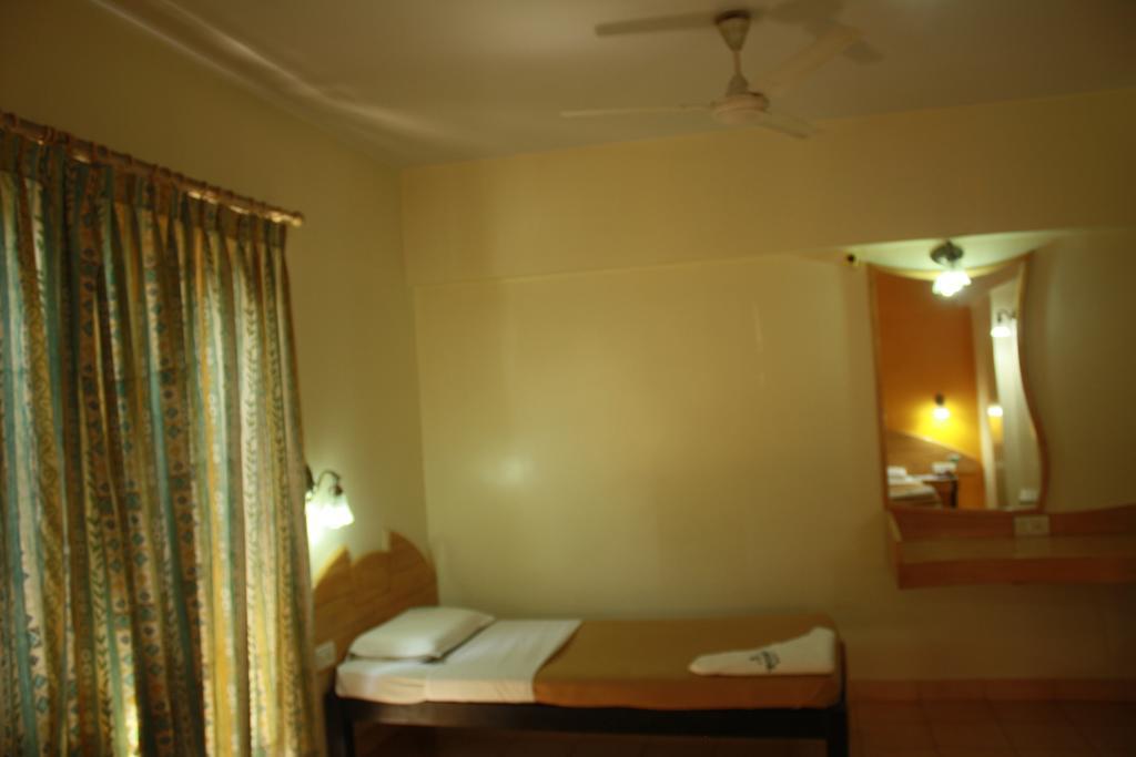 Tom'S Hotel Bangalore Exterior photo