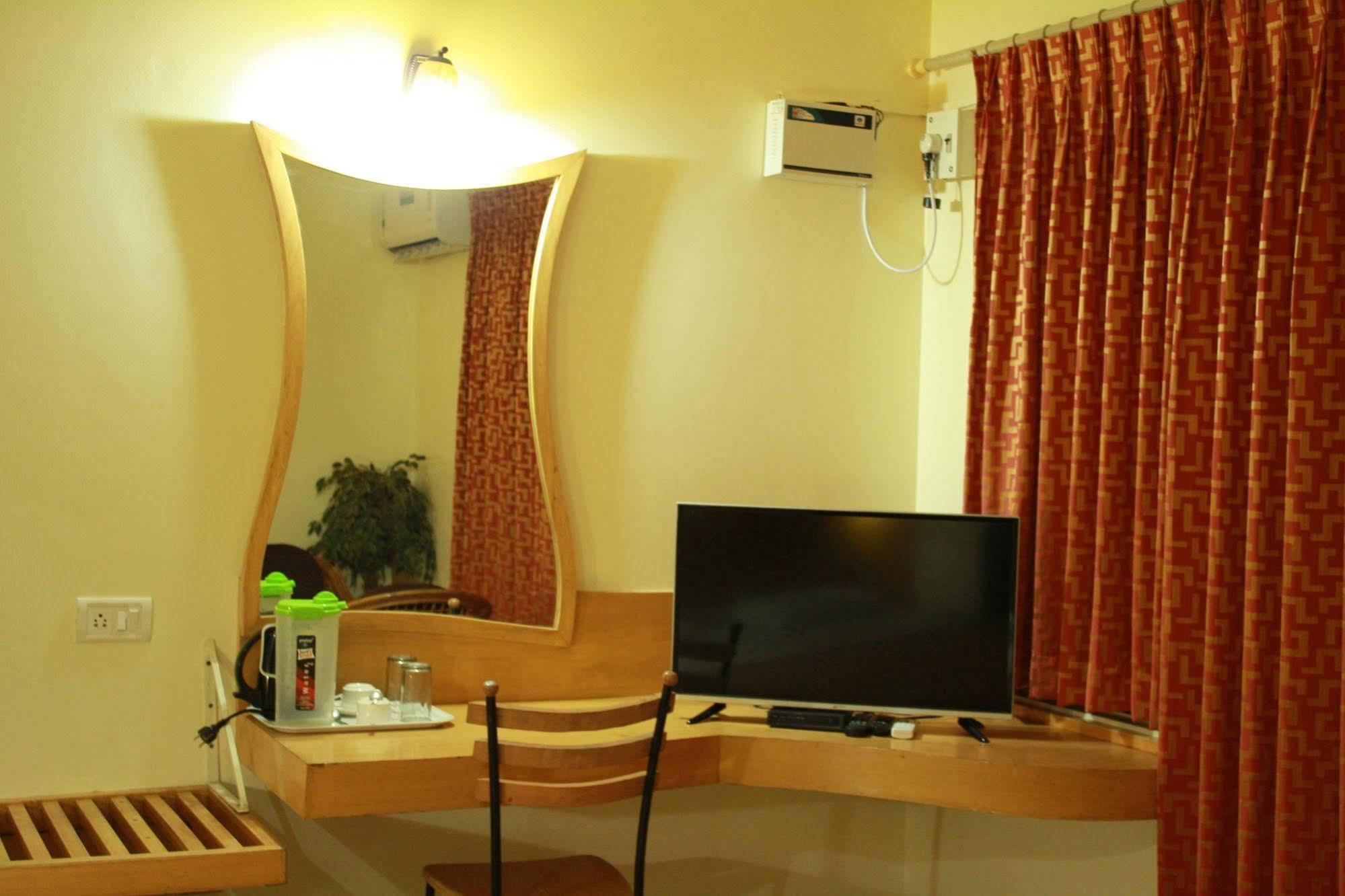 Tom'S Hotel Bangalore Exterior photo