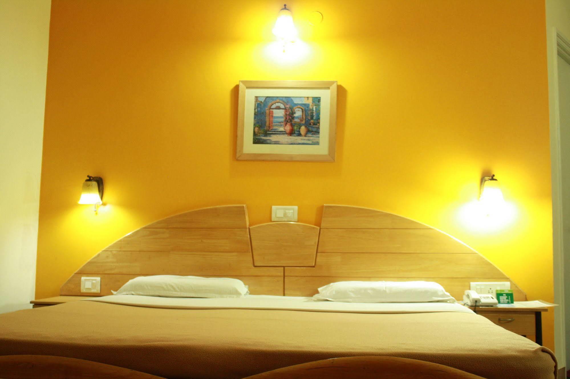 Tom'S Hotel Bangalore Exterior photo