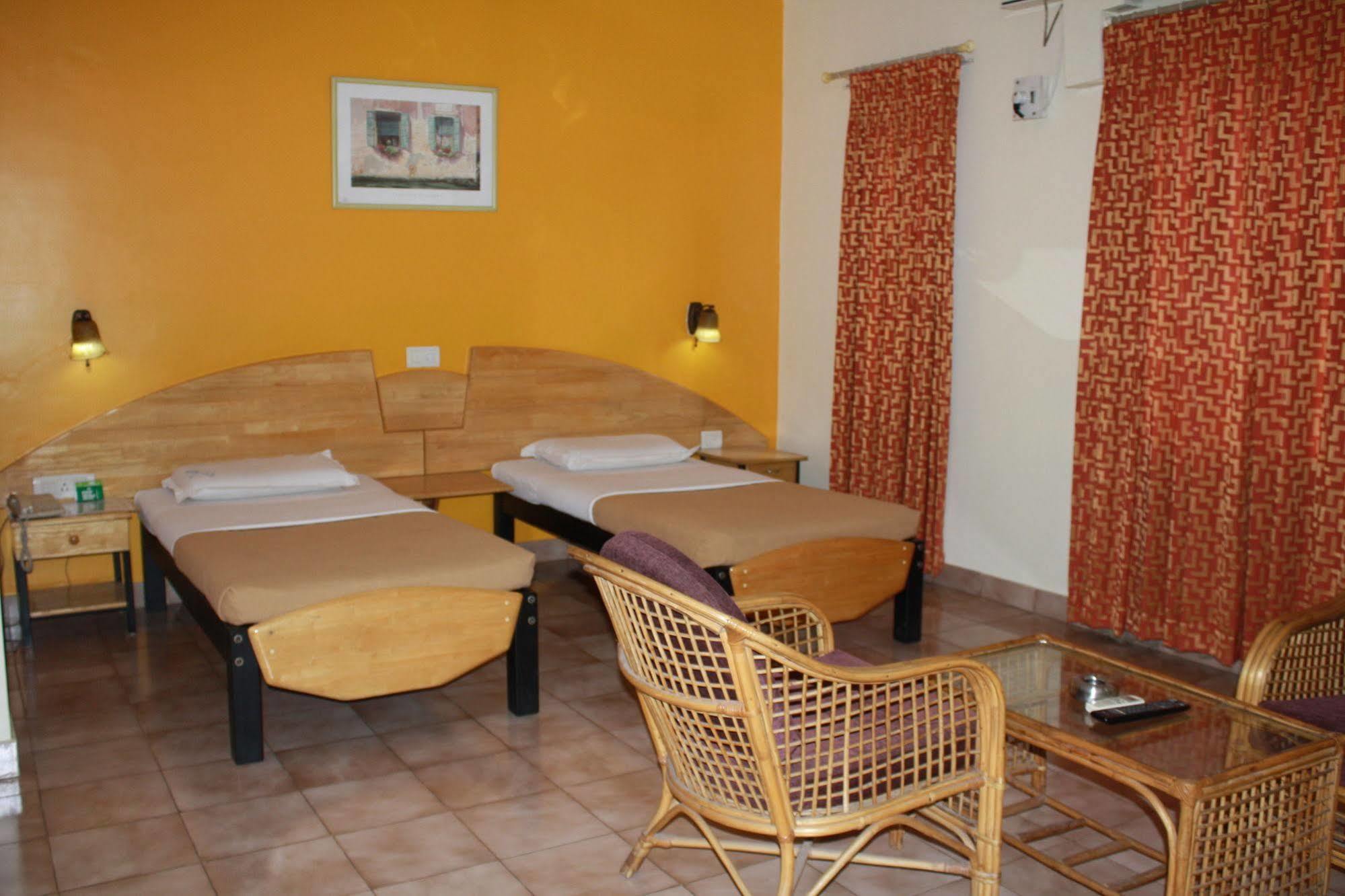 Tom'S Hotel Bangalore Exterior photo