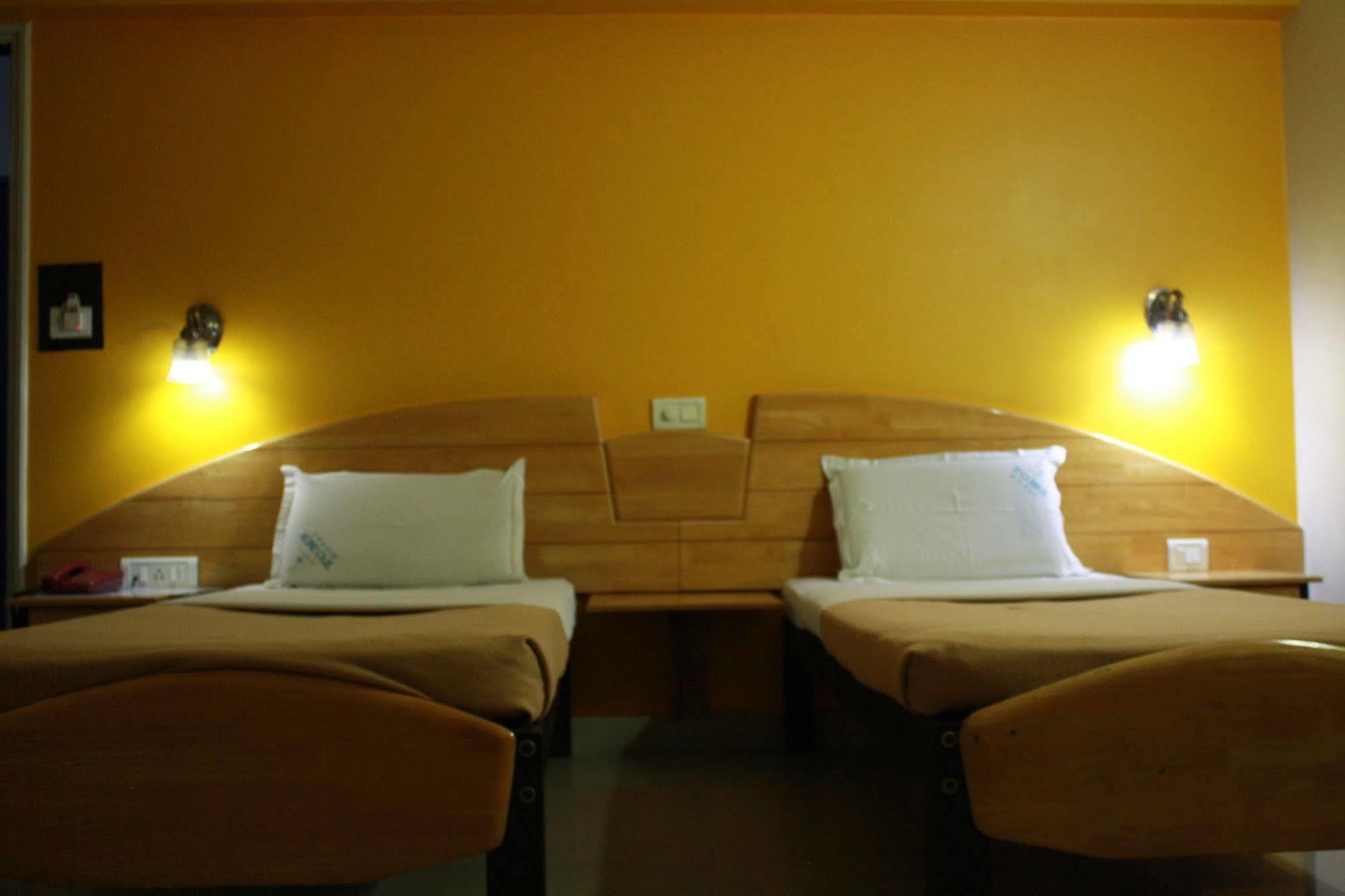 Tom'S Hotel Bangalore Exterior photo