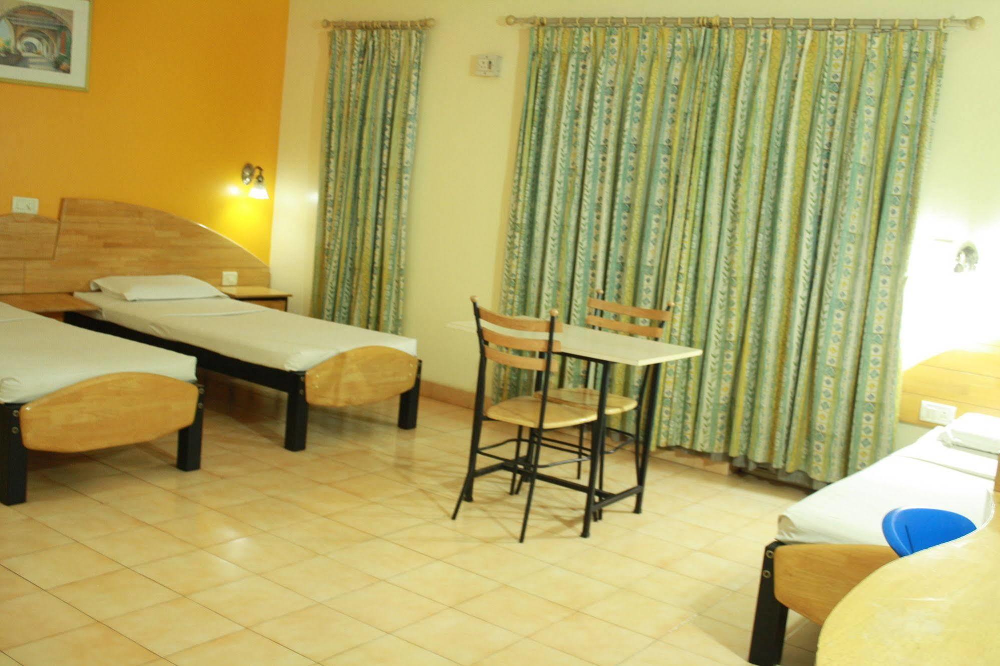 Tom'S Hotel Bangalore Exterior photo